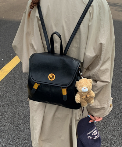 フェイクレザー ターンロックフラップリュック