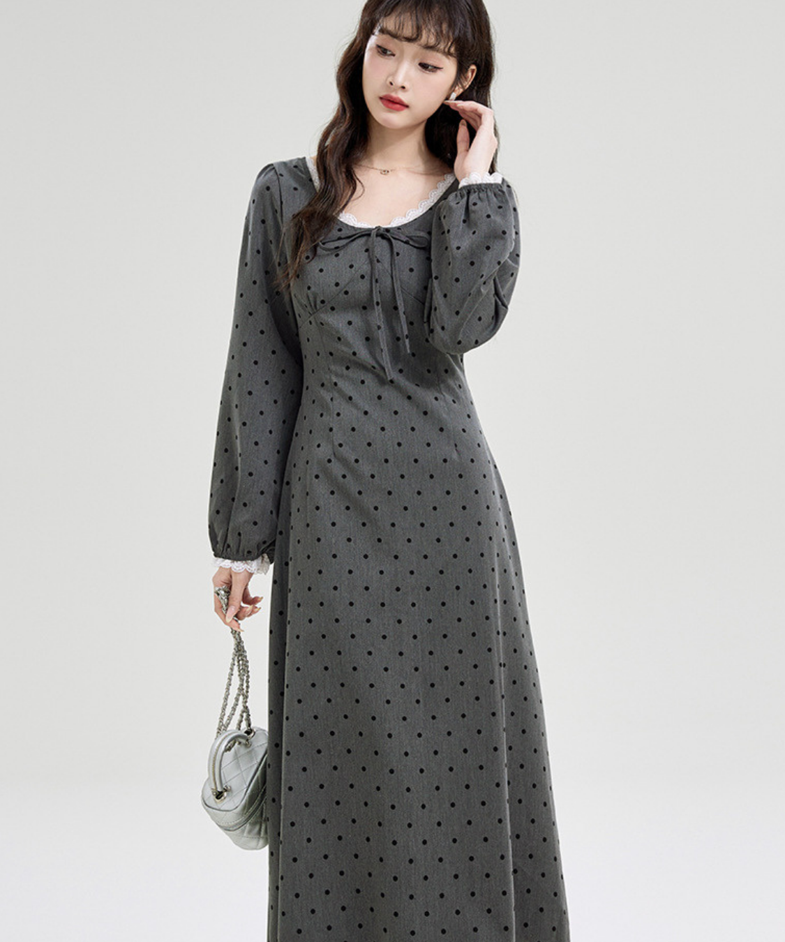ラウンドネックレース付きドット柄リボンワンピース