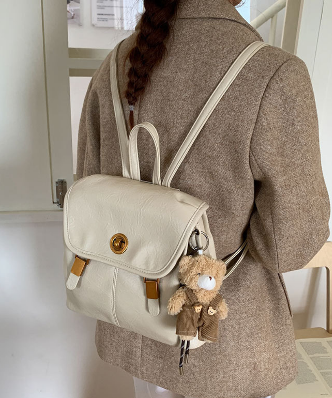 フェイクレザー ターンロックフラップリュック