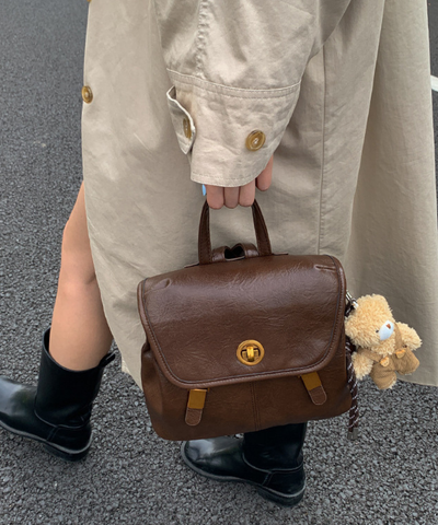 フェイクレザー ターンロックフラップリュック