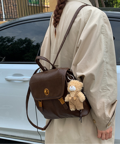 フェイクレザー ターンロックフラップリュック