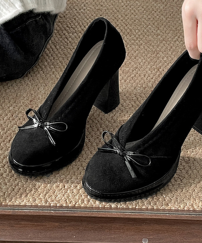 ラウンドトゥVカットパンプス