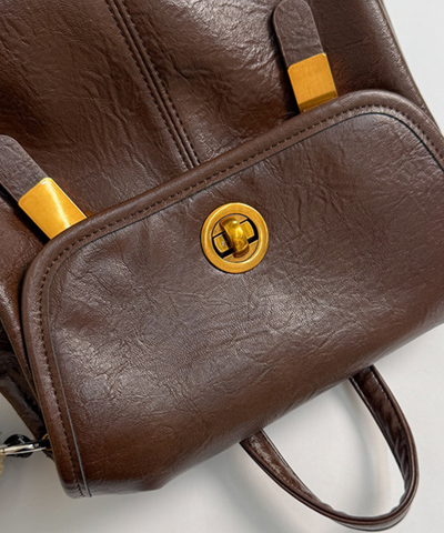 フェイクレザー ターンロックフラップリュック