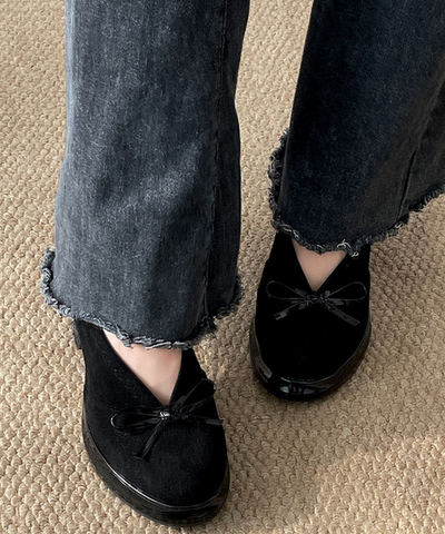 ラウンドトゥVカットパンプス