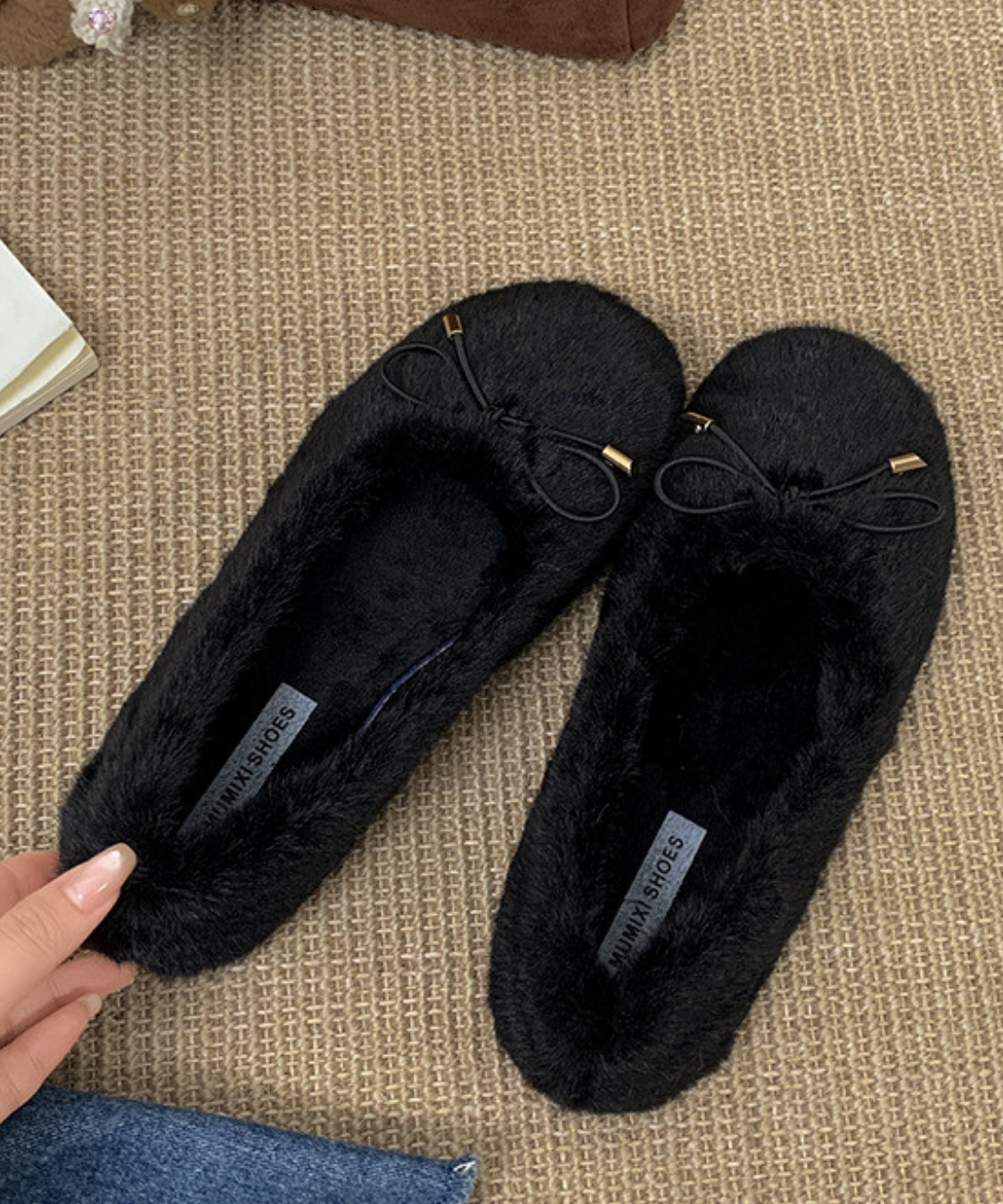 リボン付きフェイクファーバレエシューズ