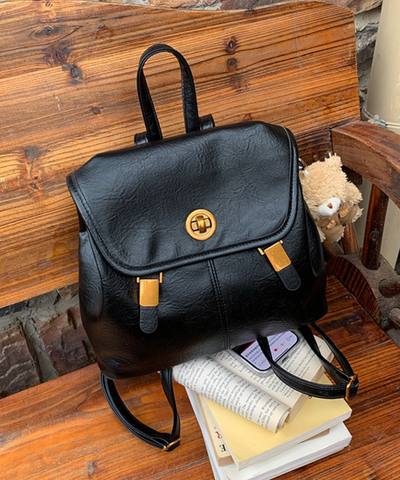 フェイクレザー ターンロックフラップリュック