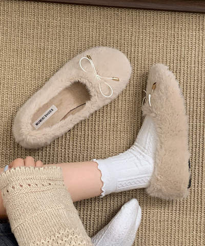 リボン付きフェイクファーバレエシューズ