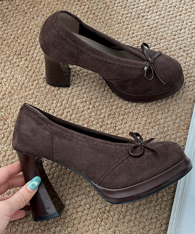 ラウンドトゥVカットパンプス