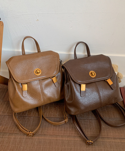 フェイクレザー ターンロックフラップリュック