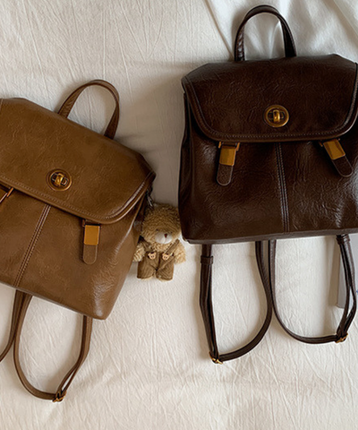 フェイクレザー ターンロックフラップリュック