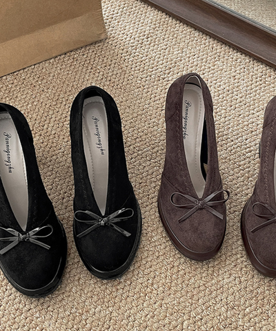 ラウンドトゥVカットパンプス