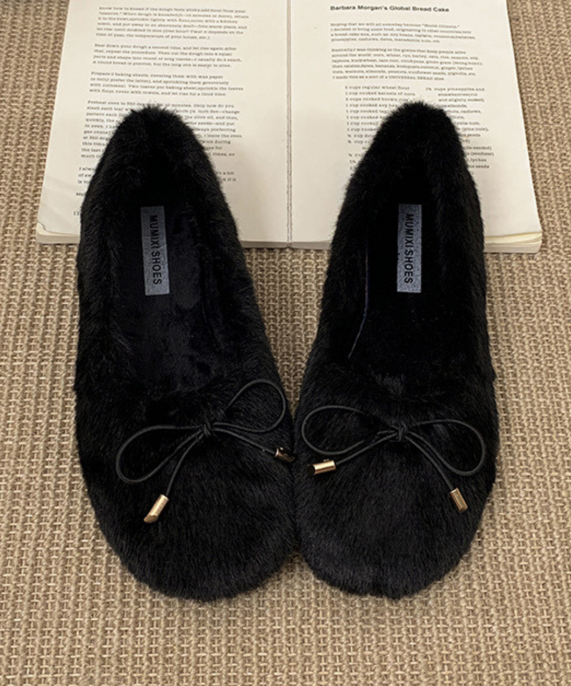 リボン付きフェイクファーバレエシューズ