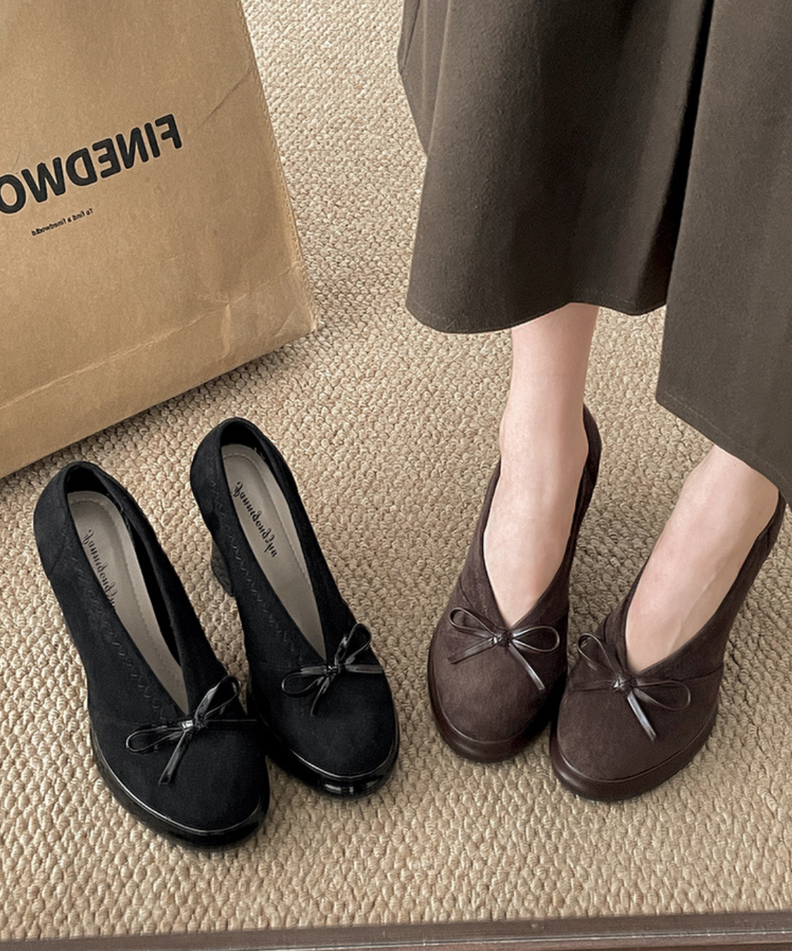 ラウンドトゥVカットパンプス