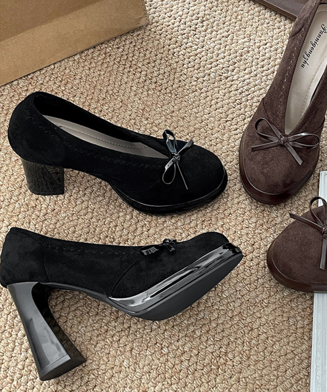 ラウンドトゥVカットパンプス