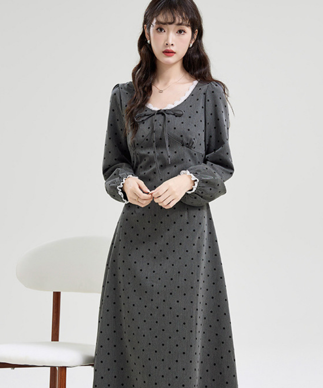 ラウンドネックレース付きドット柄リボンワンピース