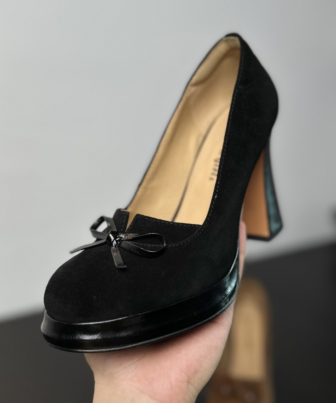 ラウンドトゥリボンパンプス