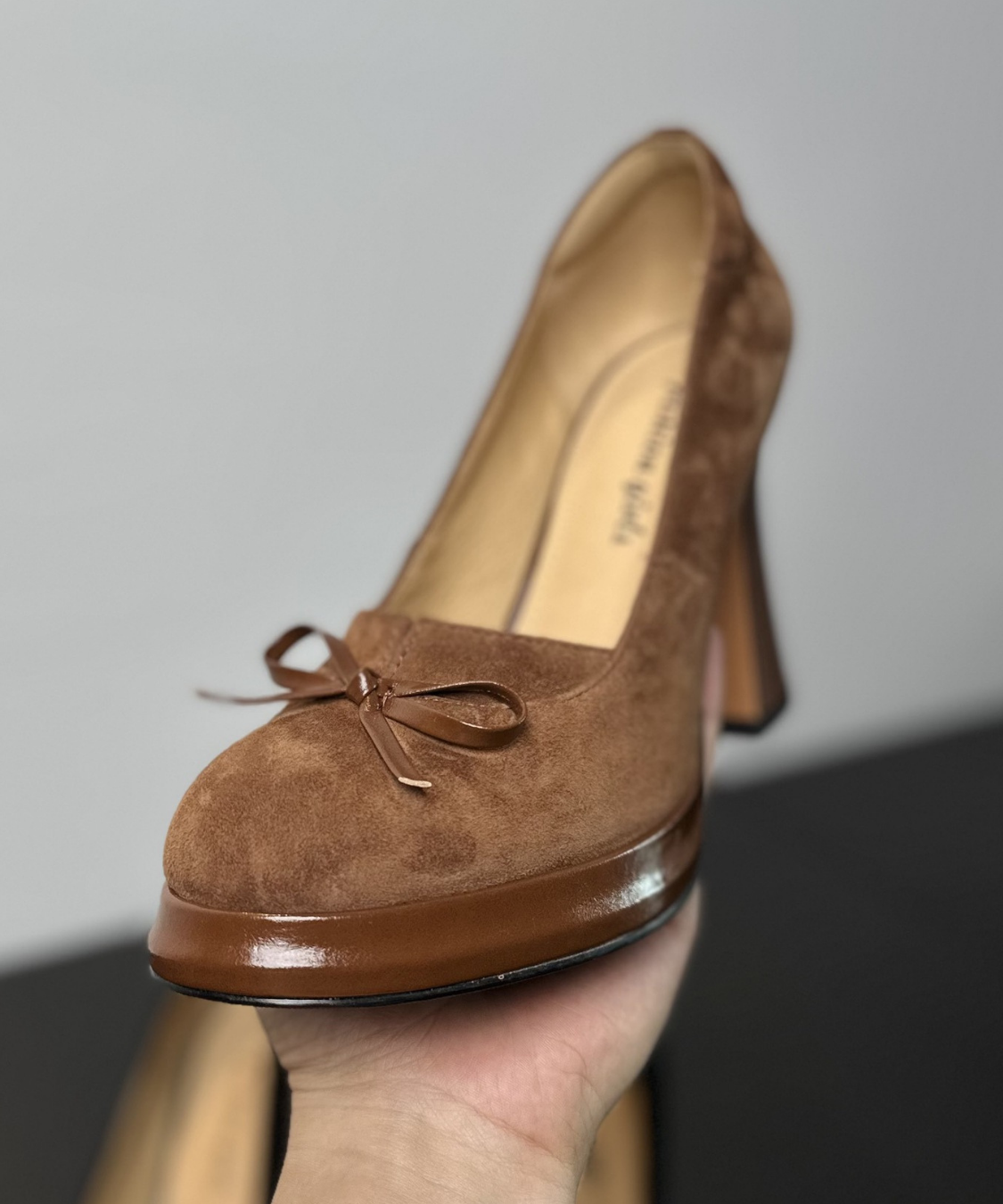 ラウンドトゥリボンパンプス