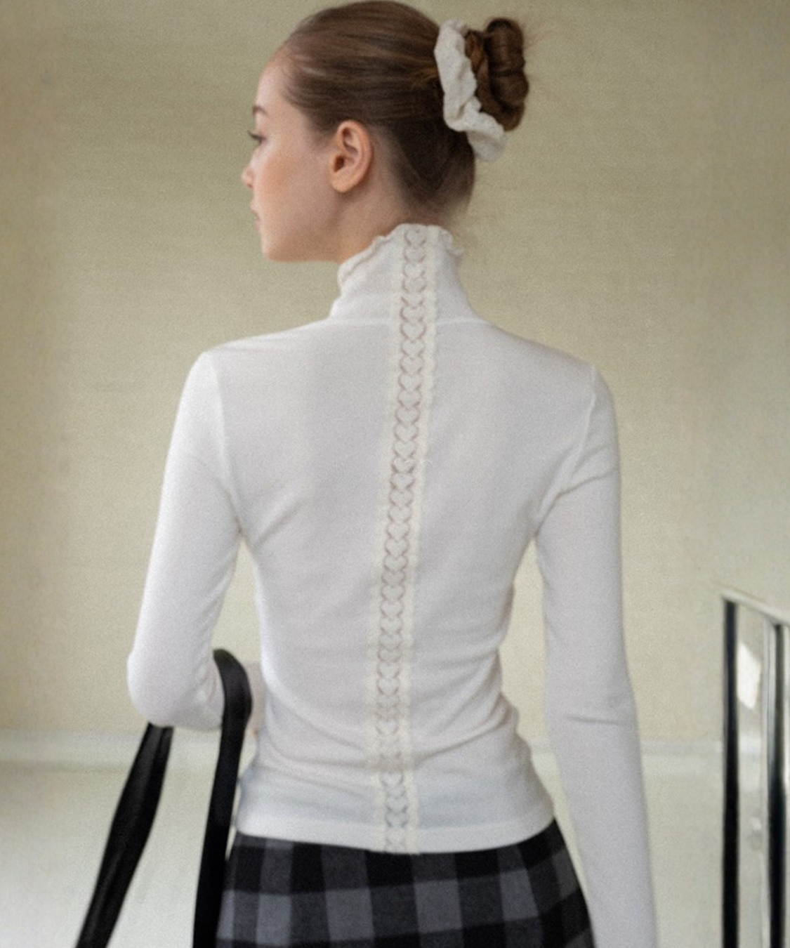 バックレーススカラップハイネックカットソー