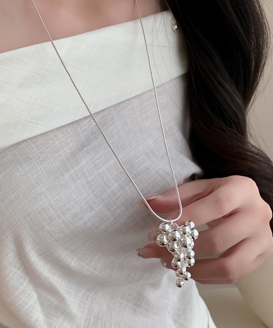 シルバーボールモチーフロングネックレス