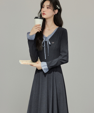 チェックカフスVネックフレアニットワンピース