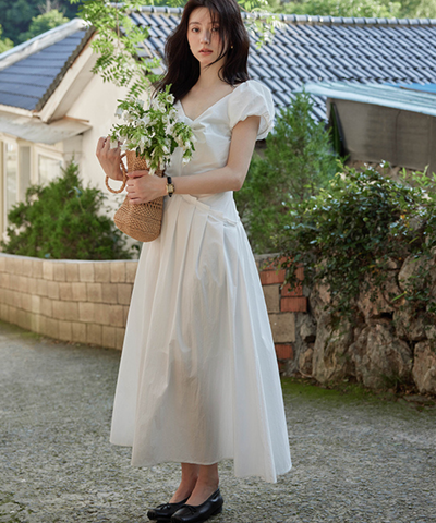 パフスリーブVネックギャザーワンピース