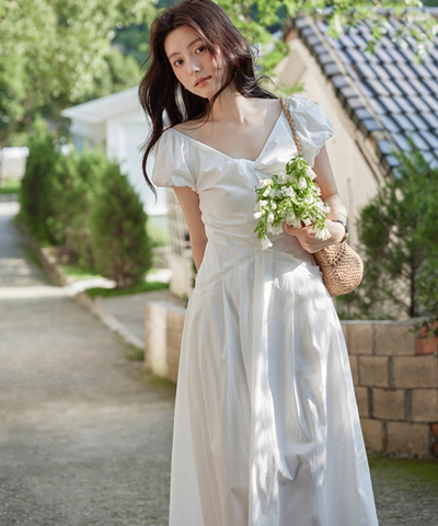 パフスリーブVネックギャザーワンピース