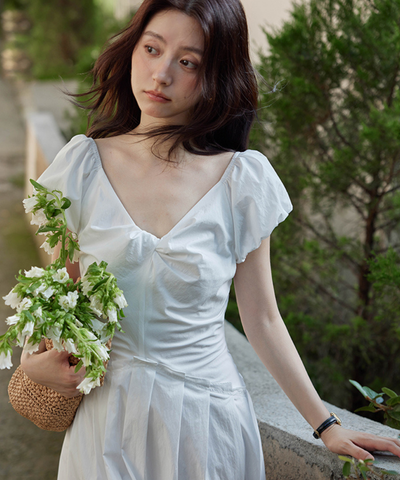 パフスリーブVネックギャザーワンピース