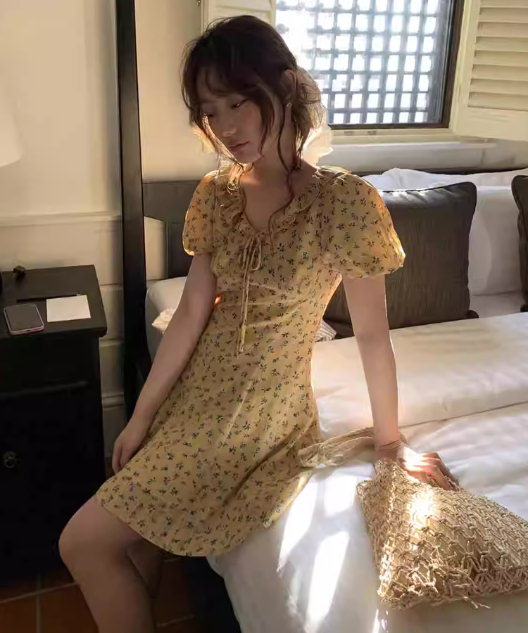 パフスリーブ小花柄ミニワンピース – jemiremi（ジェミレミ）