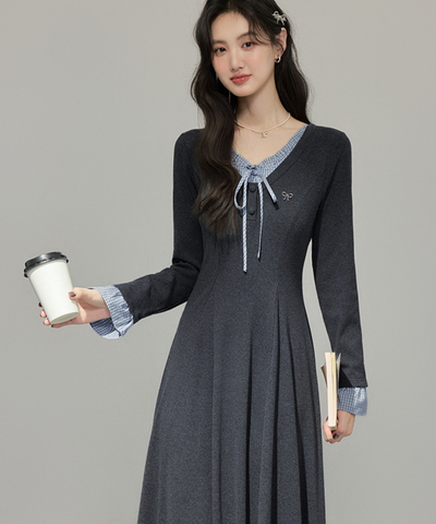 チェックカフスVネックフレアニットワンピース