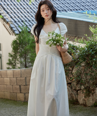 パフスリーブVネックギャザーワンピース