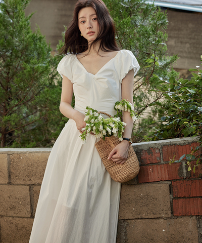 パフスリーブVネックギャザーワンピース