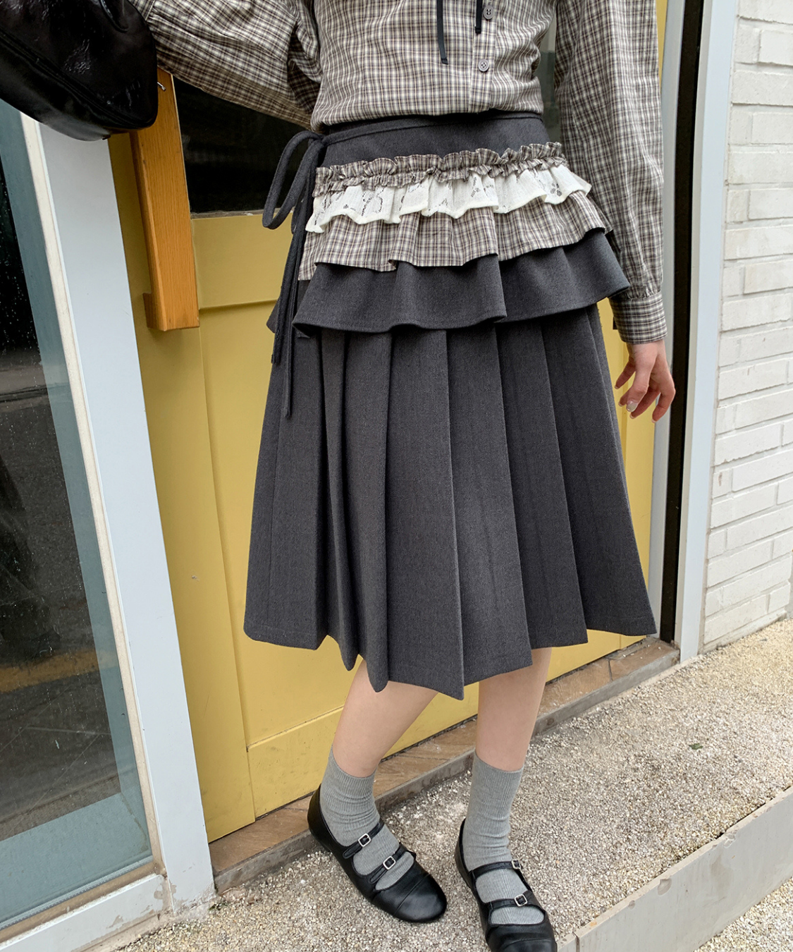 フリル巻き風アクセント付きプリーツスカート