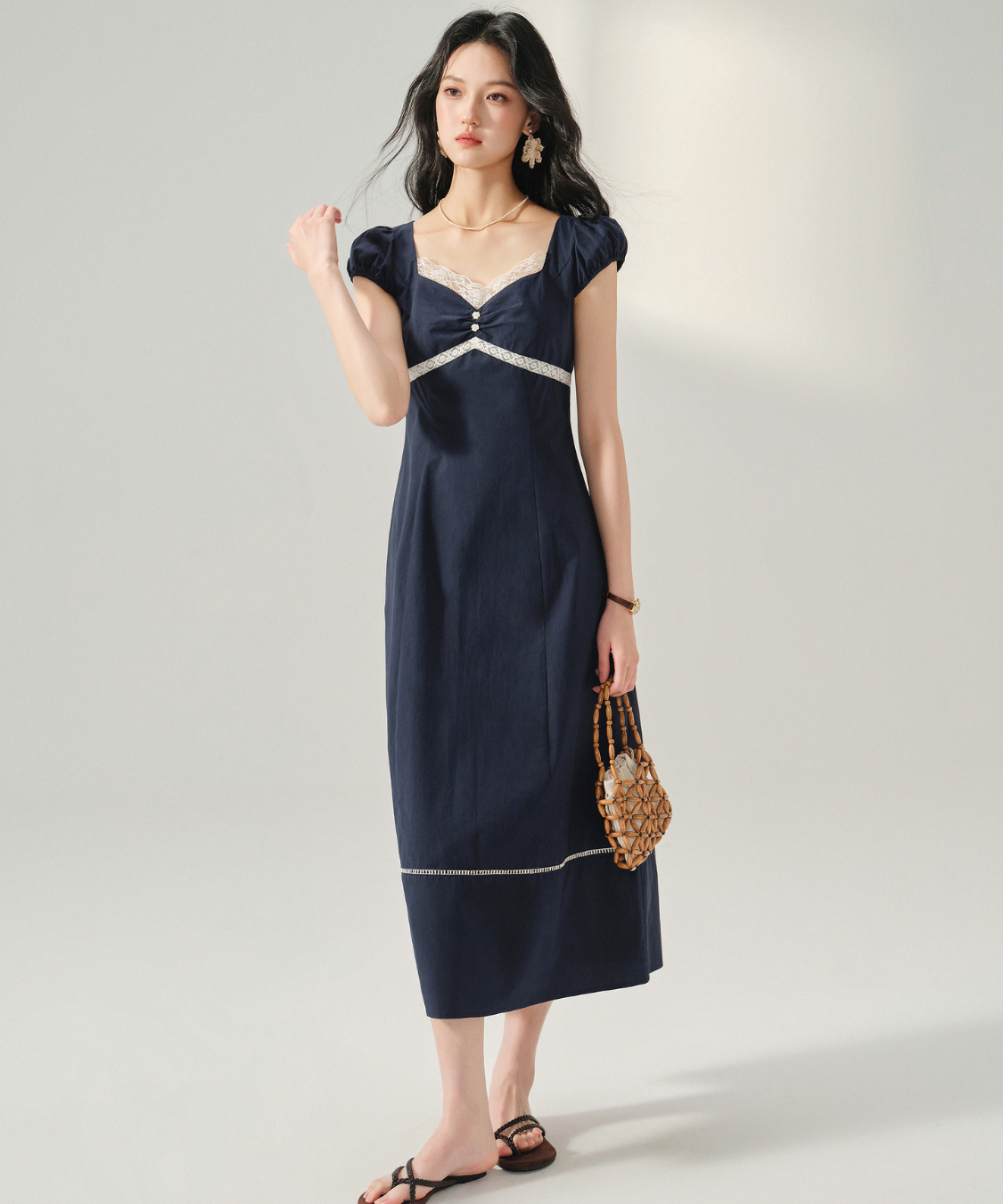 インナーレース風ハートネックフラワーボタンワンピース