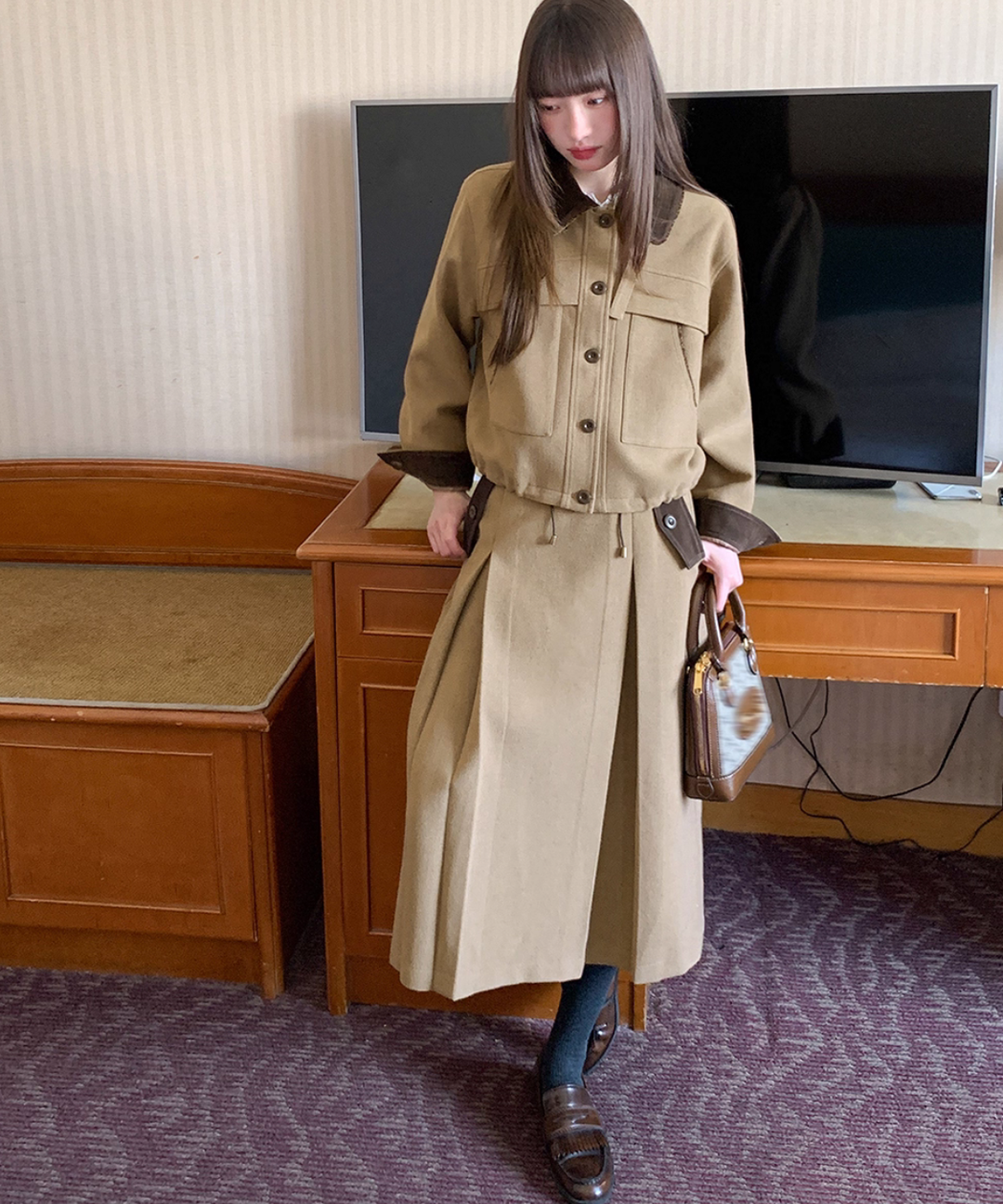 ウエストドロスト♡春先にも♡通勤にも♡ フード付き♡ポケット付き♡プリーツ付き♡ ドロスト付き配色ジャケット＋ボックスプリーツスカート 2点