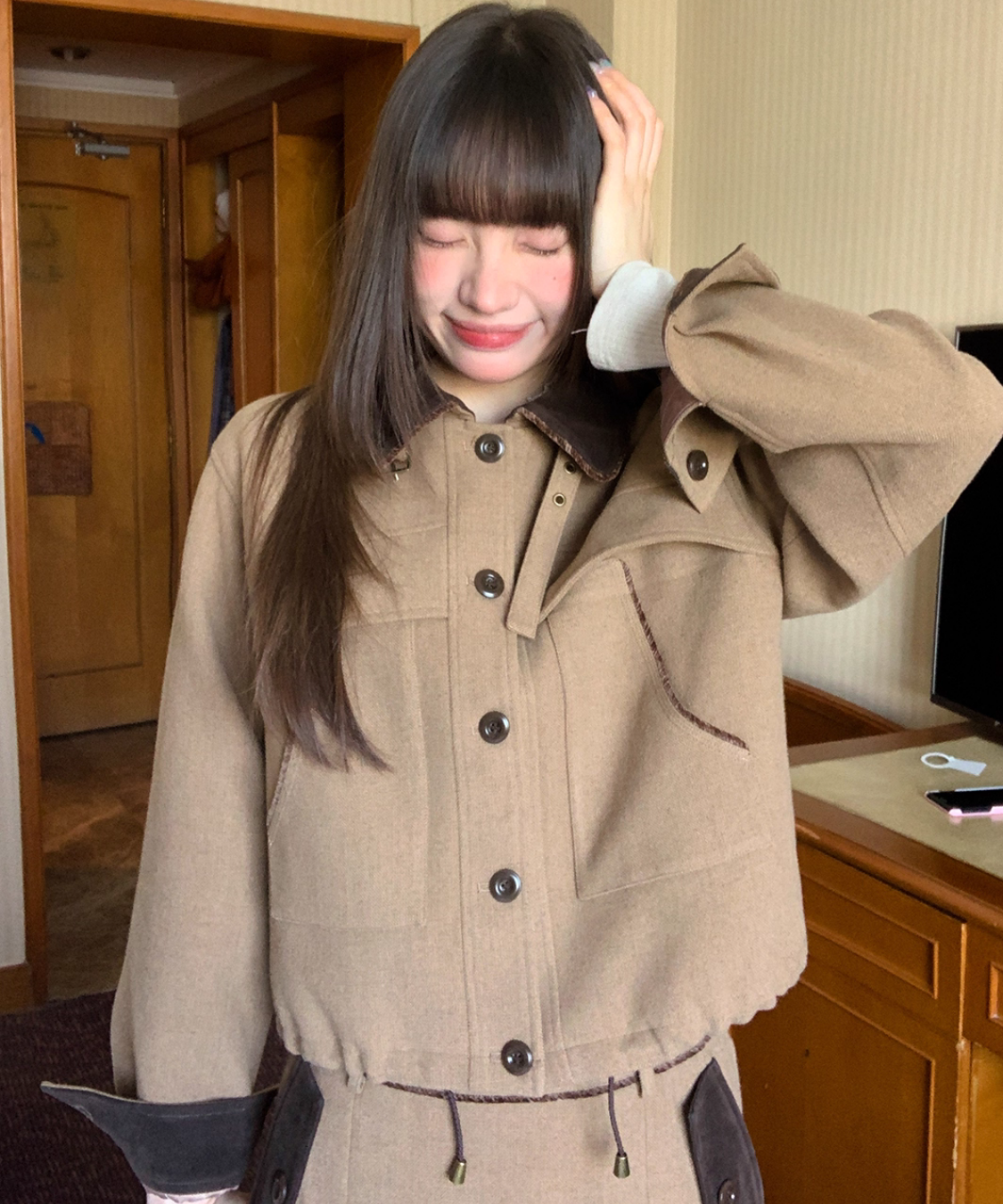 ウエストドロスト♡春先にも♡通勤にも♡ フード付き♡ポケット付き♡プリーツ付き♡ ウエストドロスト♡春先にも♡通勤にも♡ フード付き♡ポケット付き