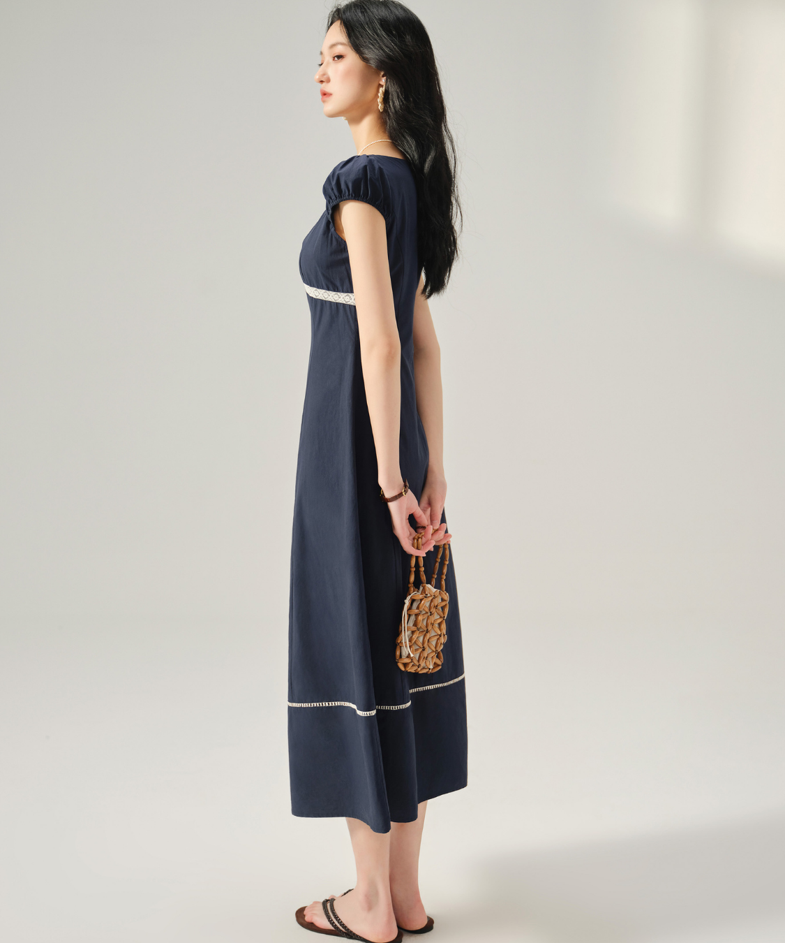 インナーレース風ハートネックフラワーボタンワンピース