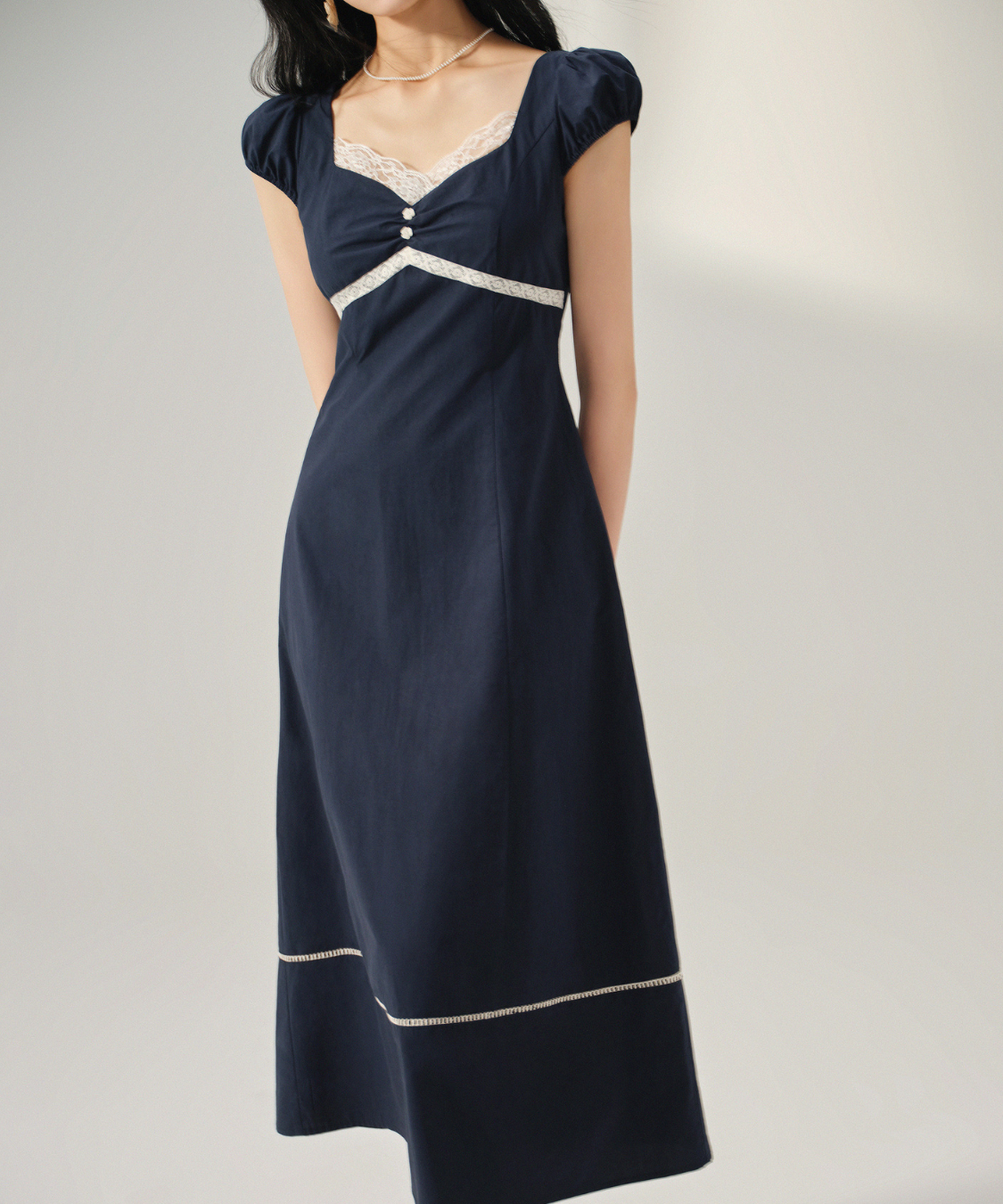 インナーレース風ハートネックフラワーボタンワンピース