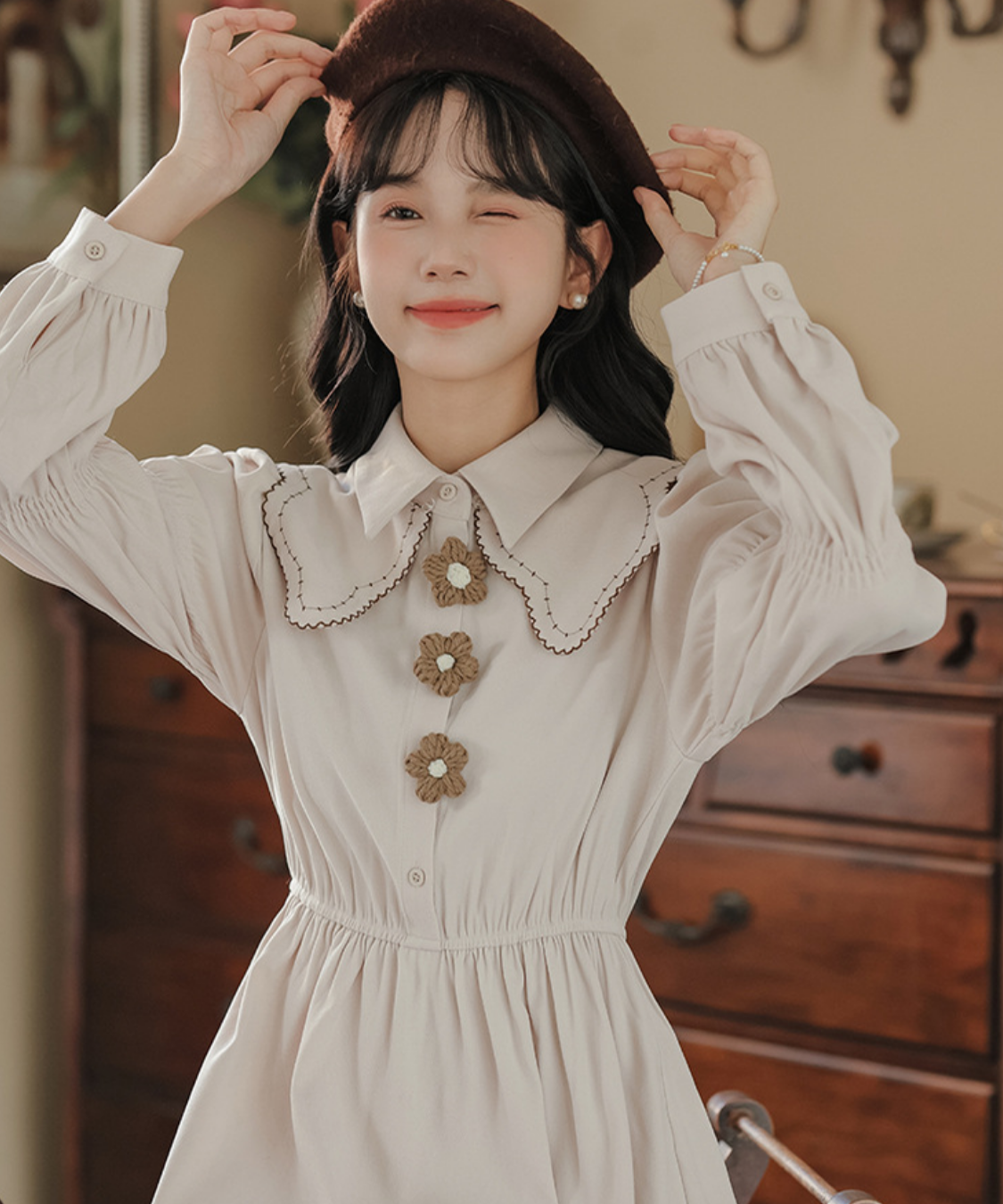 ダブルカラーフラワーモチーフギャザーワンピース