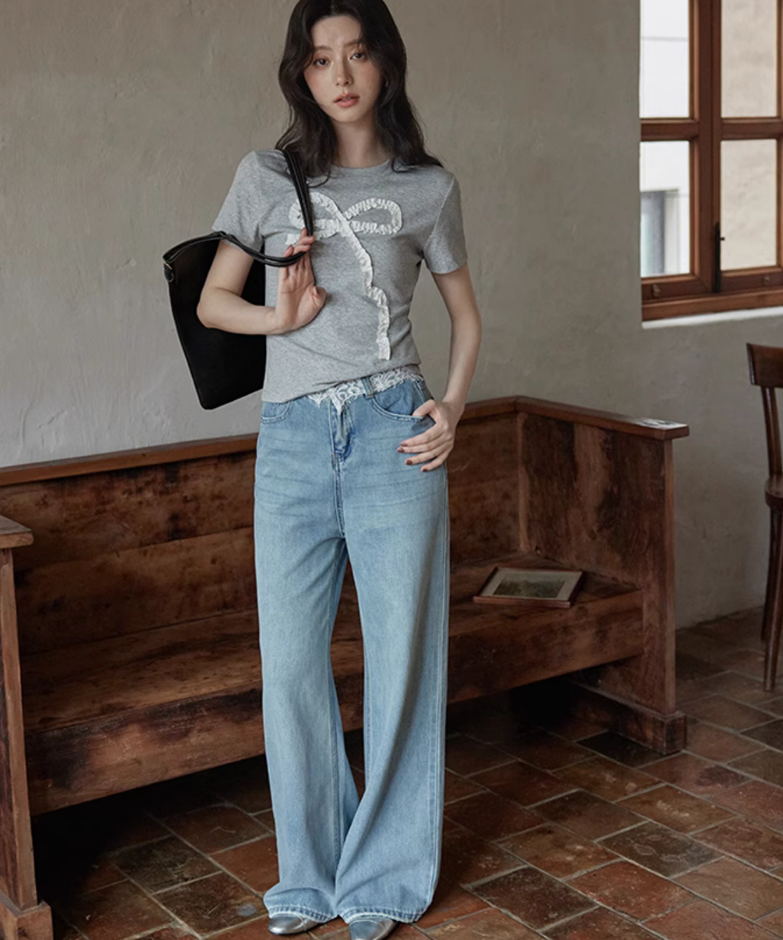 半袖クルーネックフリルリボン付きTシャツ