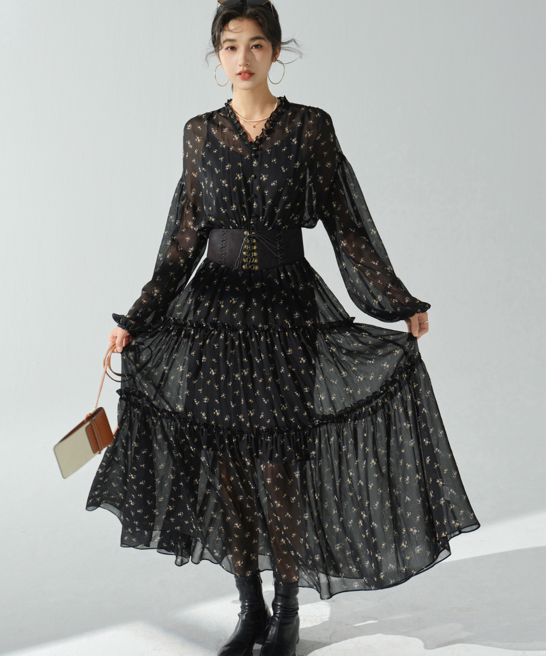 小花柄シアーVネックフリルティアードワンピース