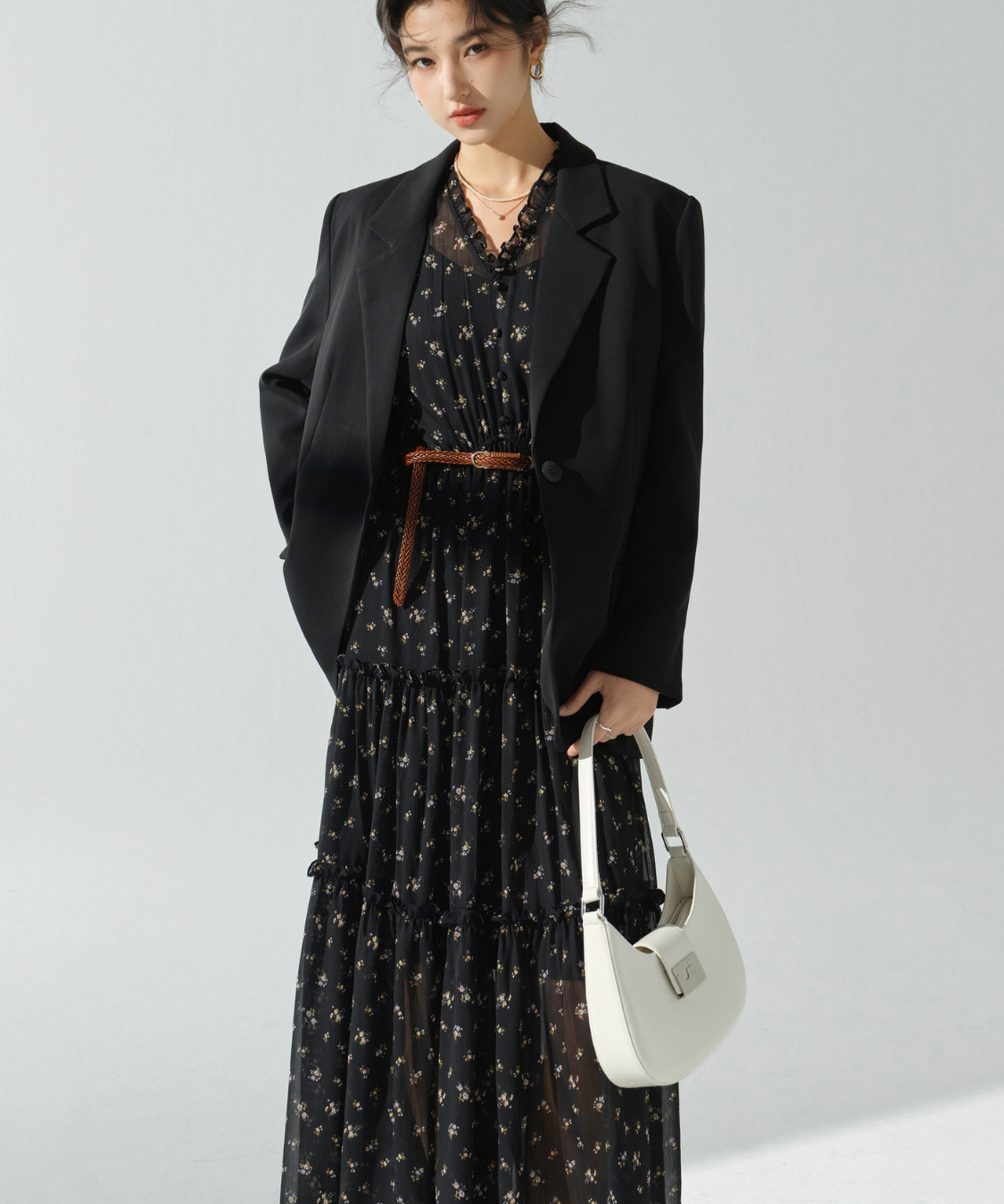 小花柄シアーVネックフリルティアードワンピース