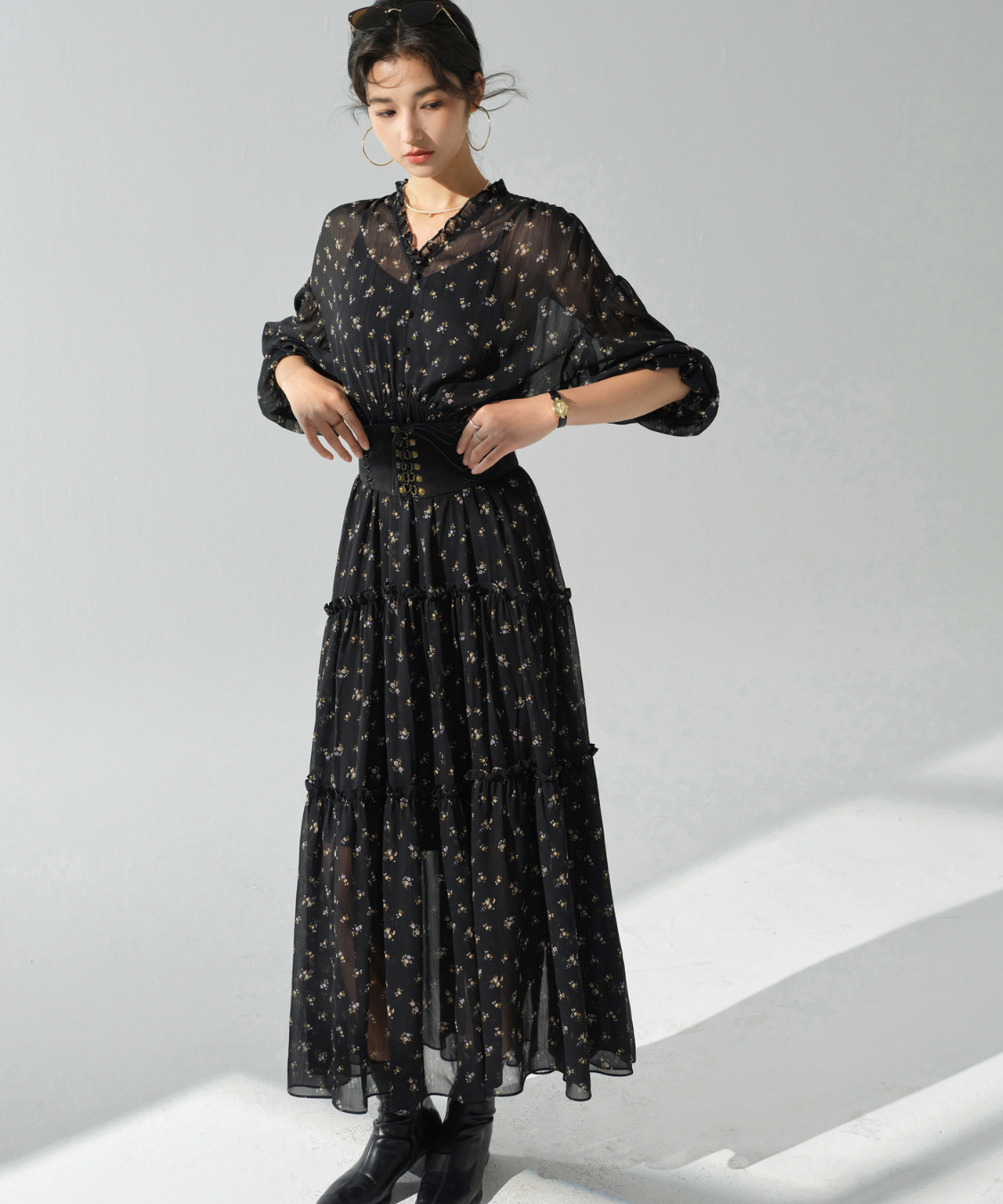 小花柄シアーVネックフリルティアードワンピース