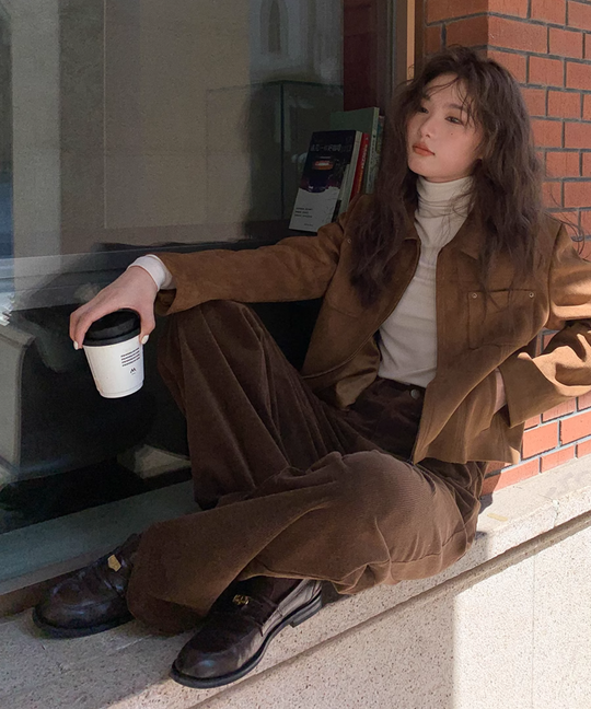 【春編】「セットアップ(ジャケット×ストレートパンツ)」で上品さをアピール【30代】