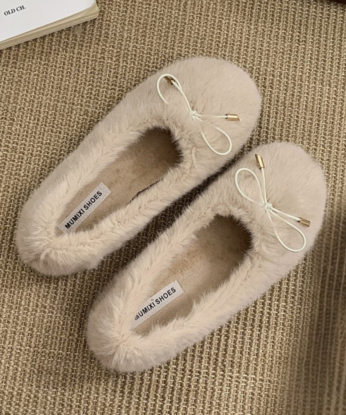 リボン付きフェイクファーバレエシューズ