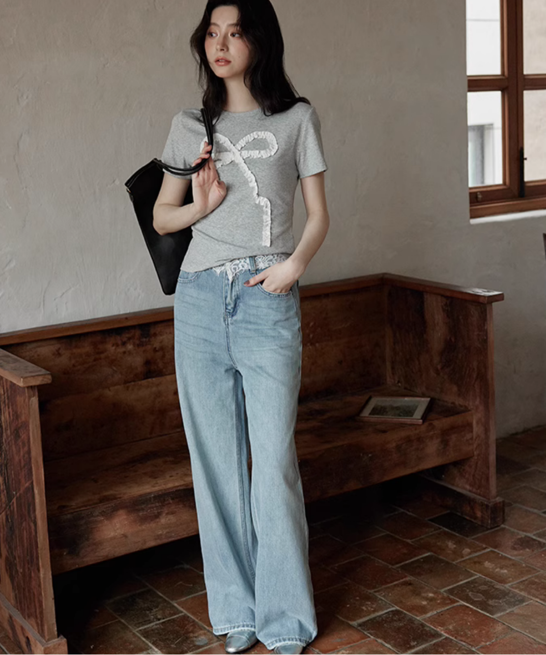 半袖クルーネックフリルリボン付きTシャツ