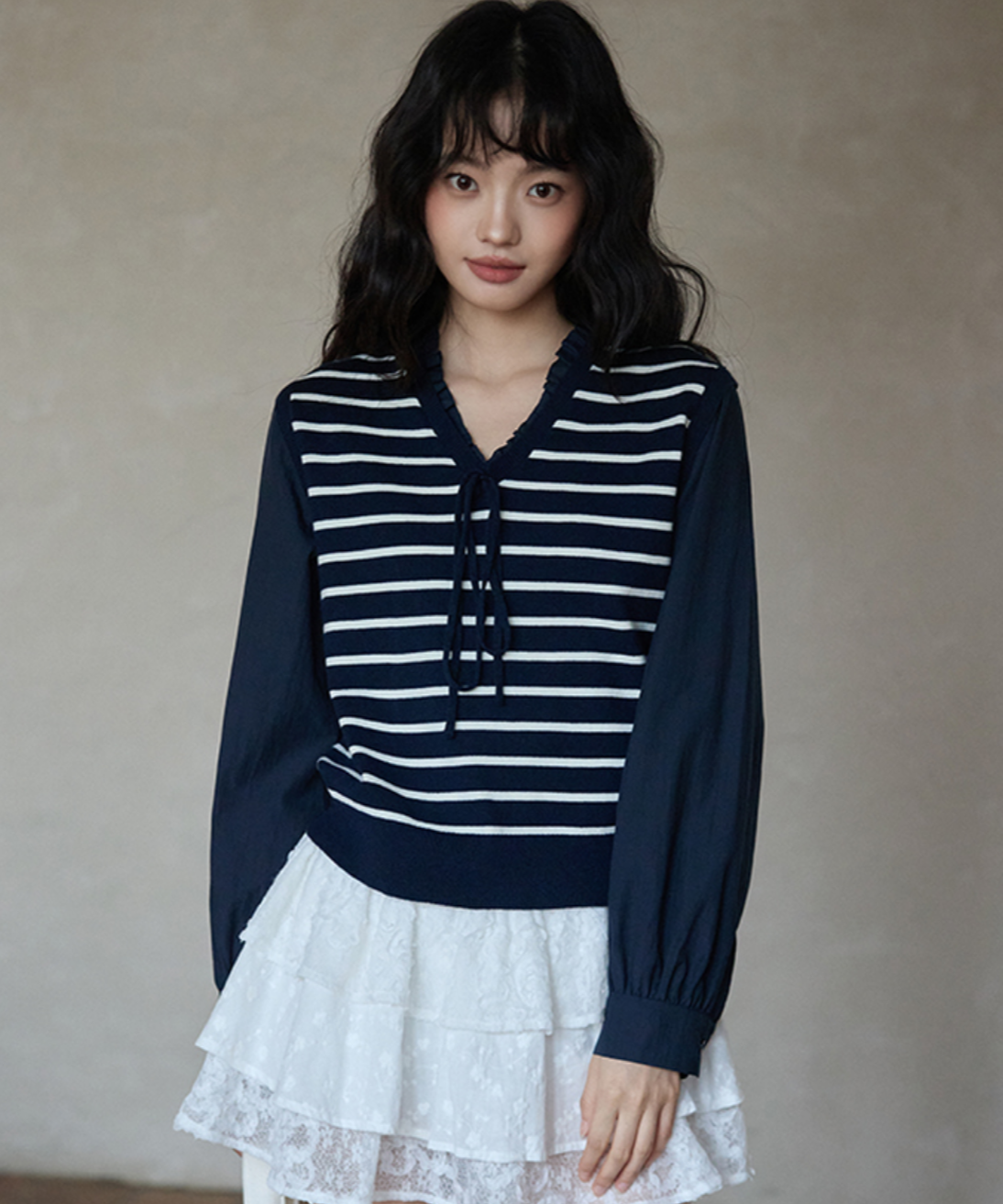 フリル付きVネックボーダーニット切替長袖ブラウス