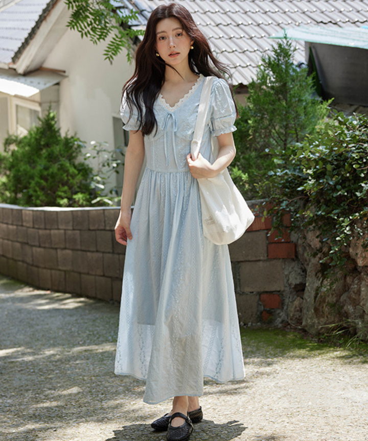 CELFORD ホワイト Vネック パフスリーブ ワンピース CELFORD（セルフォード）の「Vネックサテンワンピース