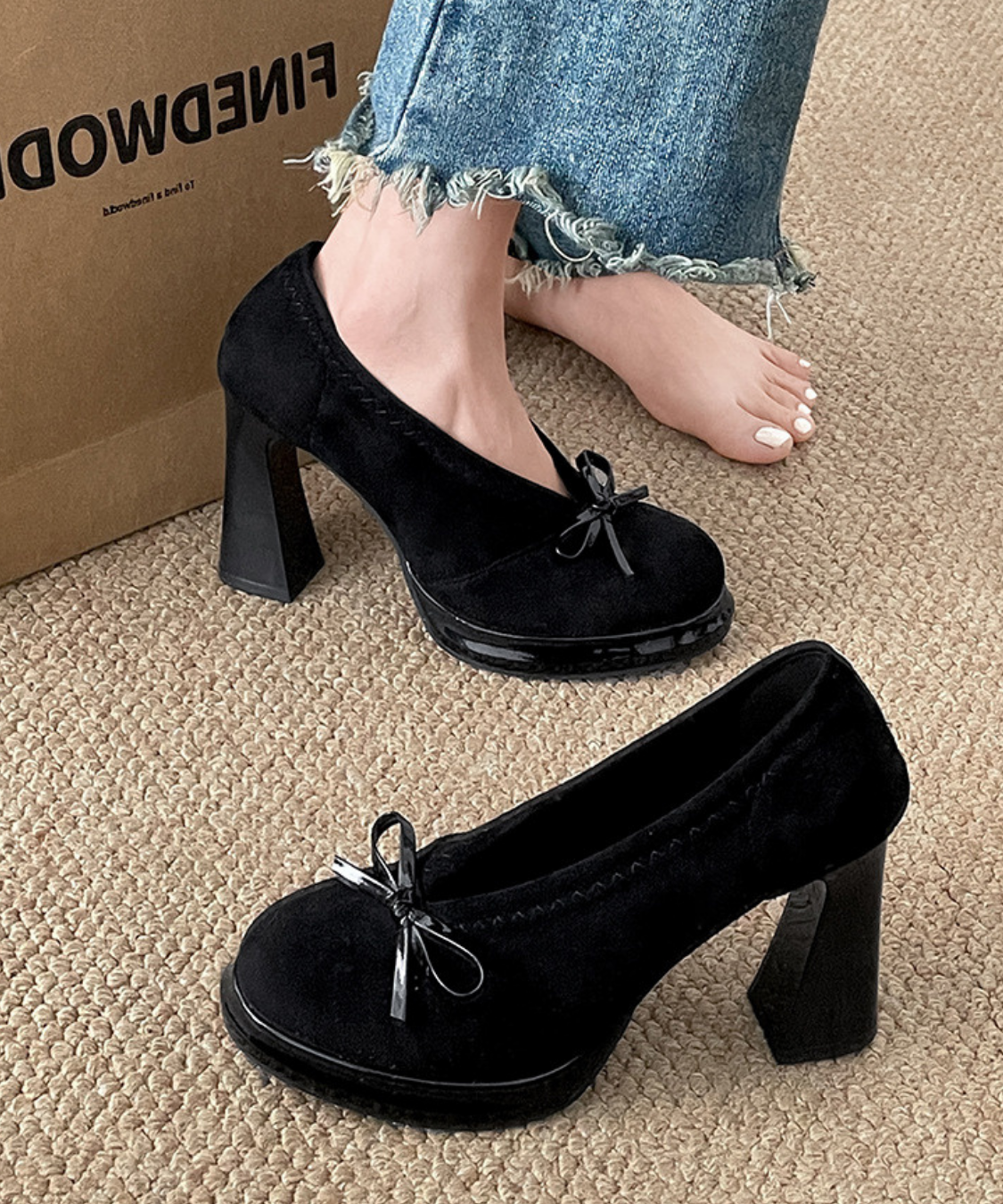 ラウンドトゥVカットパンプス