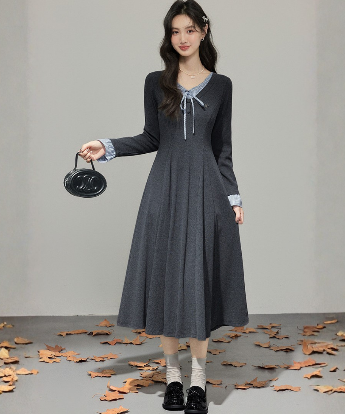 チェックカフスVネックフレアニットワンピース