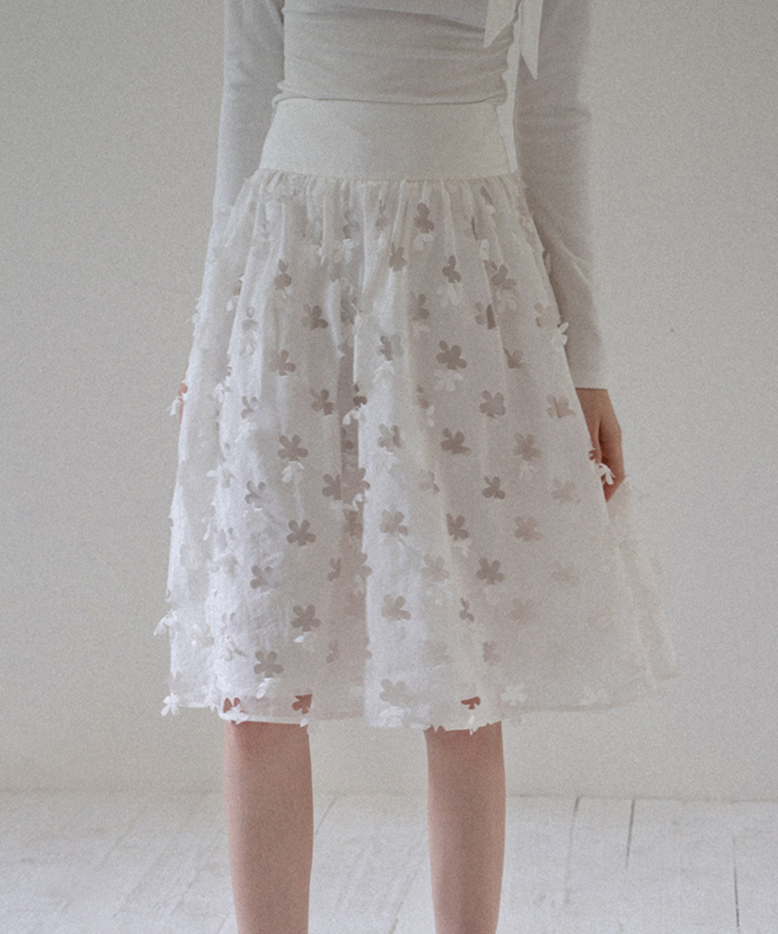 ハイウエストフラワーカットワークスカート